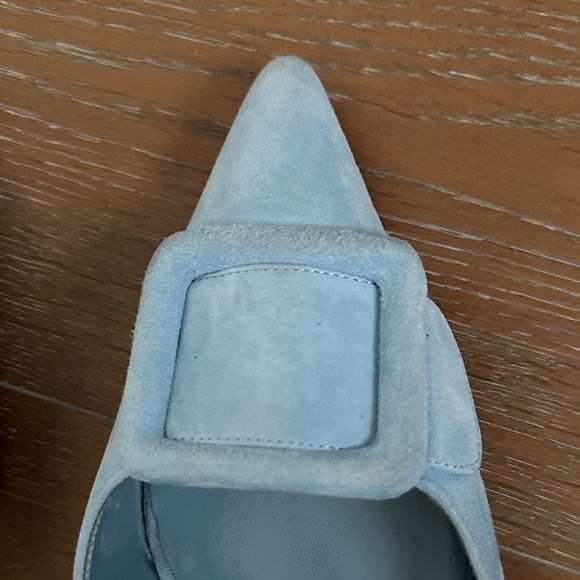 Manolo Blahnik Light Blue Suede Heels - Picture 3 of 12